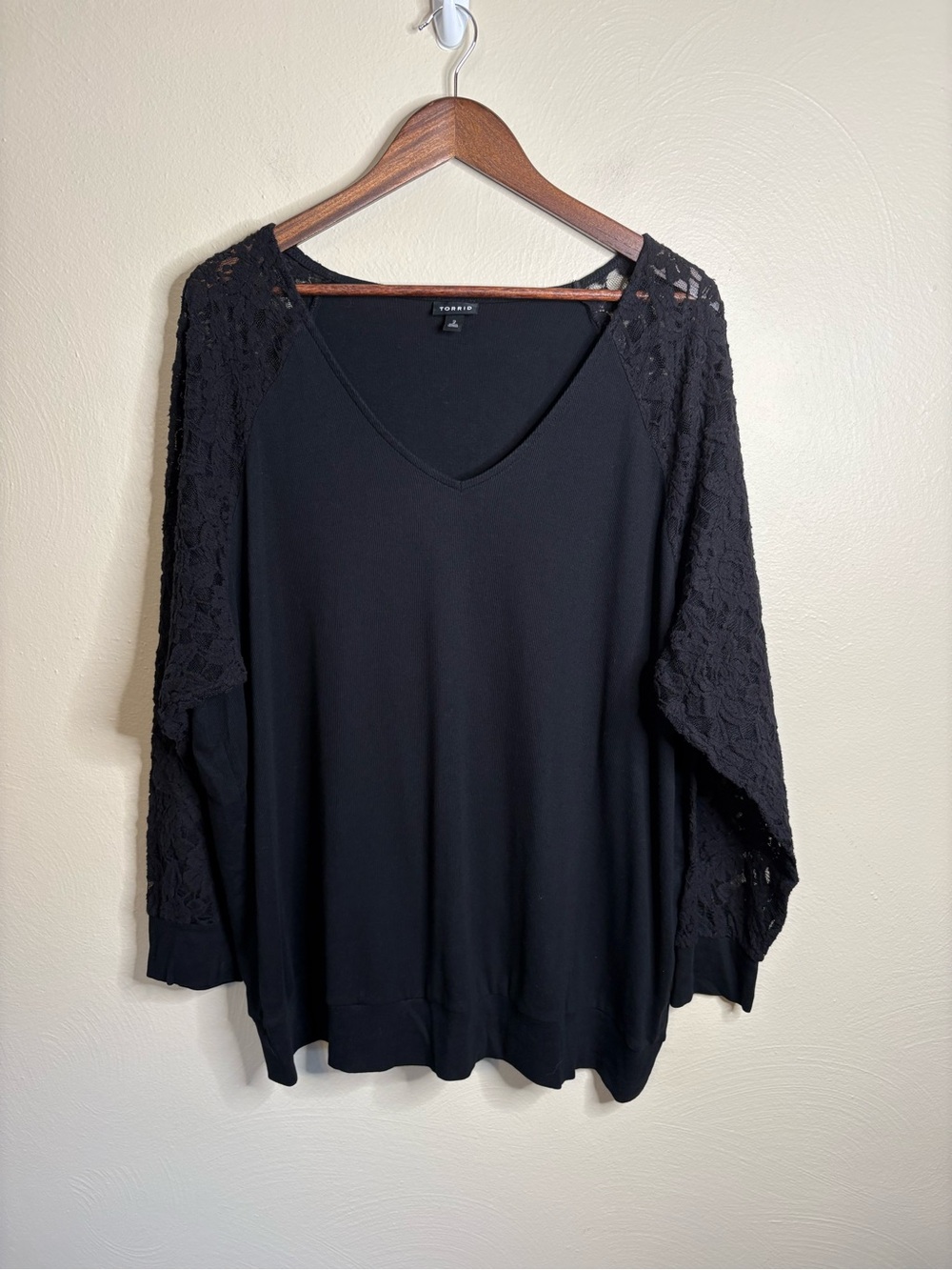 Torrid Black Lace Sleeve Top Size 2‎ (2X) Flowy Knit V-Neck Blouse Minimalist